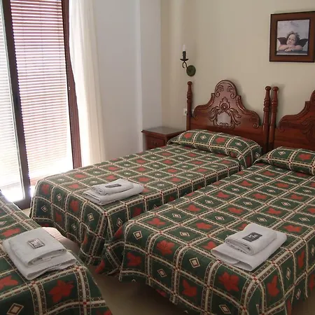 Easy Bronce Konukevi Nerja