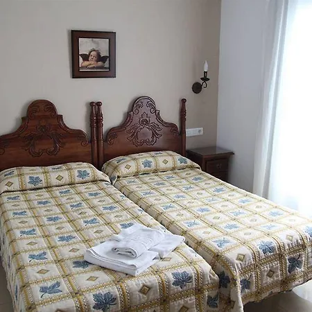 Easy Bronce Konukevi Nerja