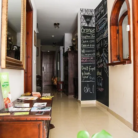 Easy Bronce Konukevi