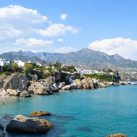 Easy Bronce Konukevi Nerja