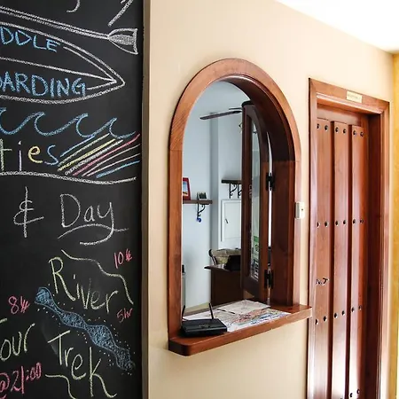 Easy Bronce Gasthuis Nerja